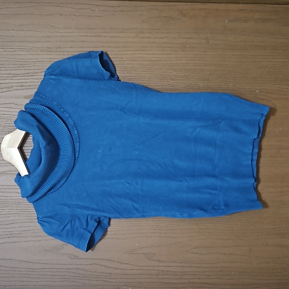 Blue cowl neck short sleeve sweater
